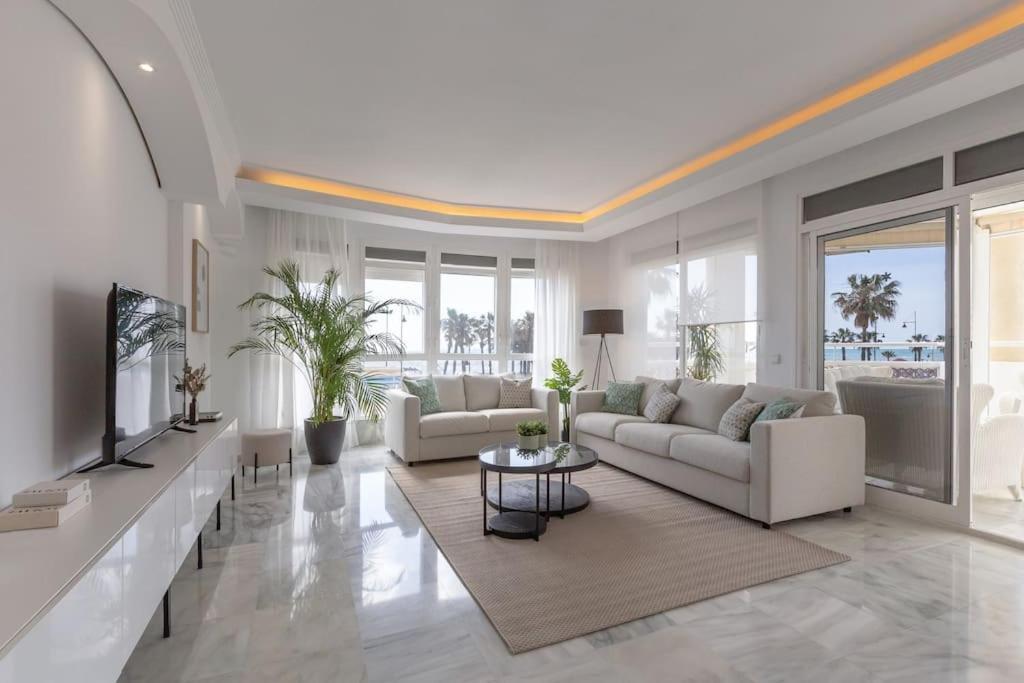 Eden Costa Lago Primera Linea De Mar Torremolinos Exteriör bild