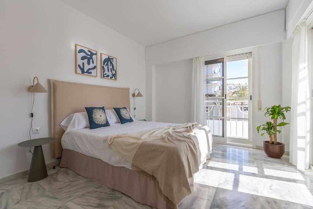 Eden Costa Lago Primera Linea De Mar Torremolinos Exteriör bild