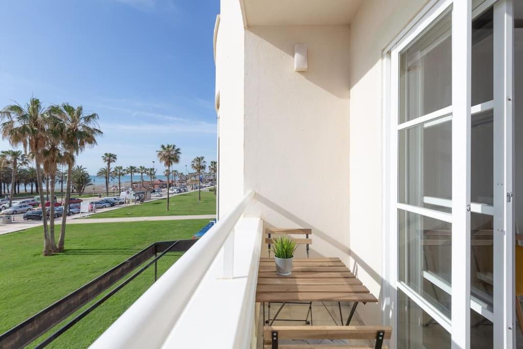 Eden Costa Lago Primera Linea De Mar Torremolinos Exteriör bild