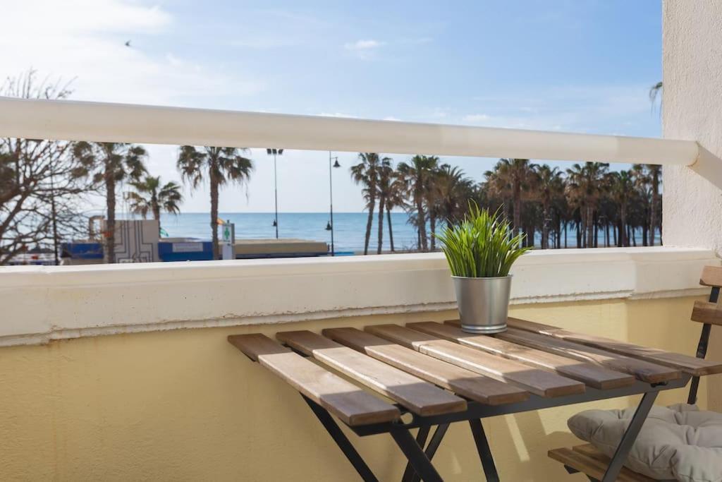 Eden Costa Lago Primera Linea De Mar Torremolinos Exteriör bild