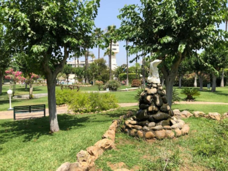 Eden Costa Lago Primera Linea De Mar Torremolinos Exteriör bild