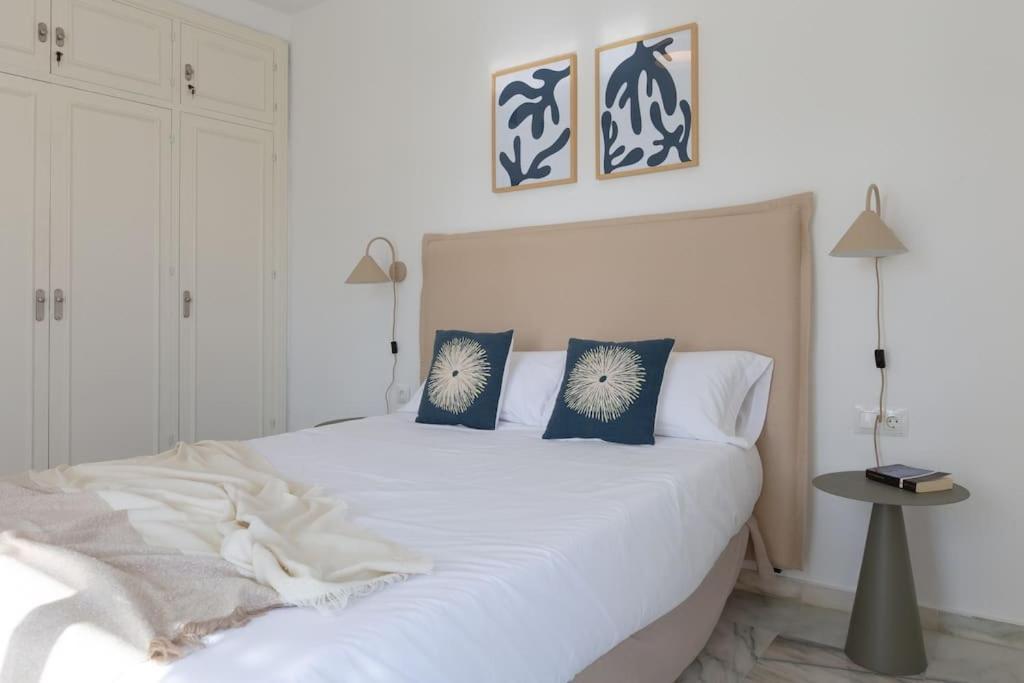 Eden Costa Lago Primera Linea De Mar Torremolinos Exteriör bild