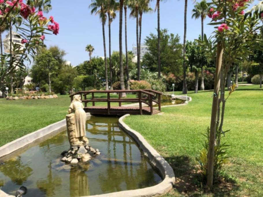 Eden Costa Lago Primera Linea De Mar Torremolinos Exteriör bild