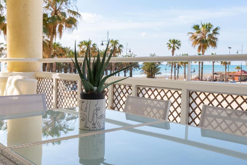 Eden Costa Lago Primera Linea De Mar Torremolinos Exteriör bild