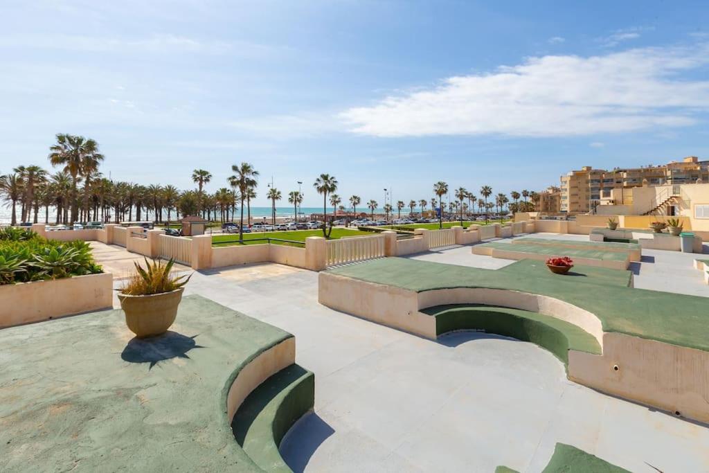 Eden Costa Lago Primera Linea De Mar Torremolinos Exteriör bild