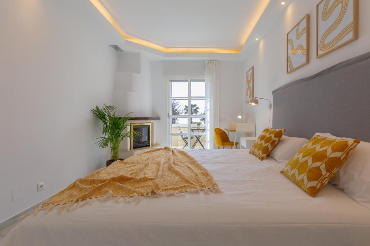 Eden Costa Lago Primera Linea De Mar Torremolinos Exteriör bild